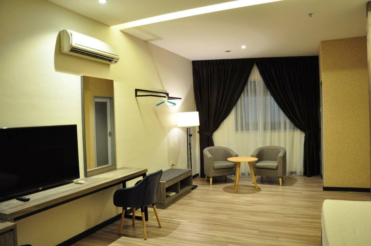 Frazel Inn Hotel Parit Buntar Kültér fotó