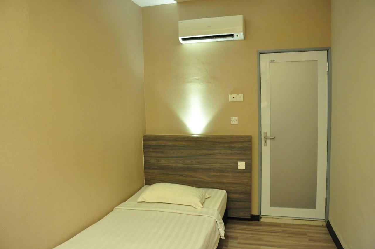 Frazel Inn Hotel Parit Buntar Kültér fotó