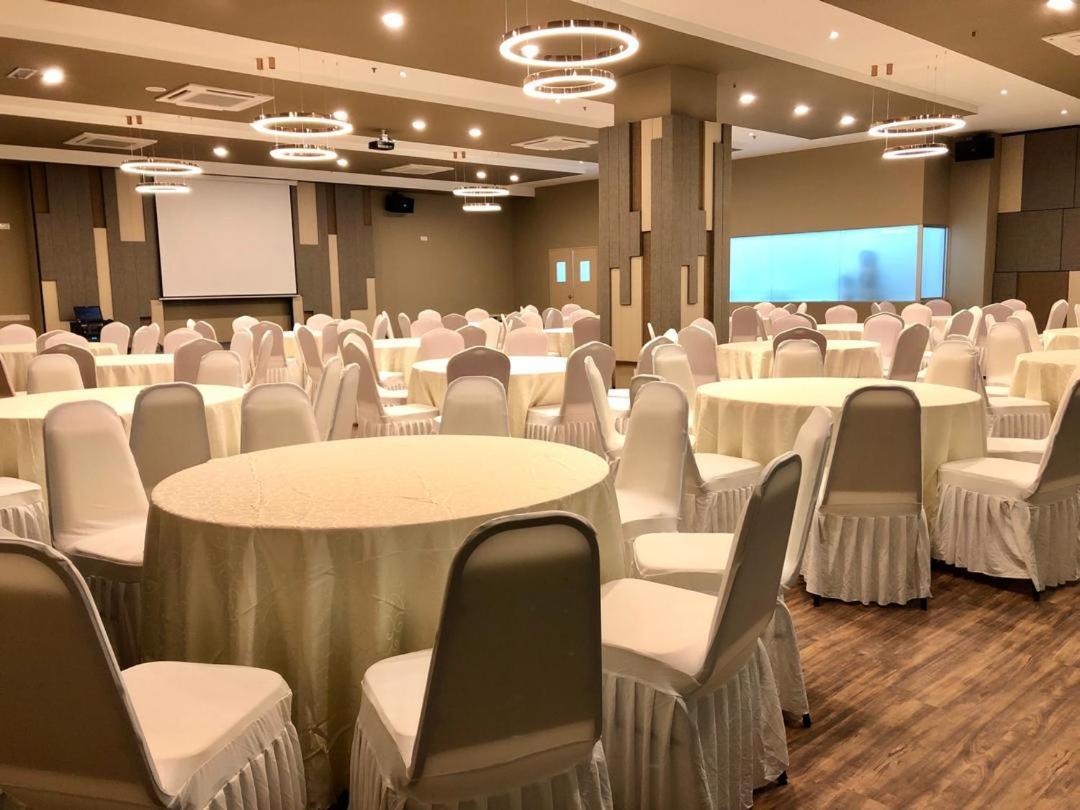 Frazel Inn Hotel Parit Buntar Kültér fotó