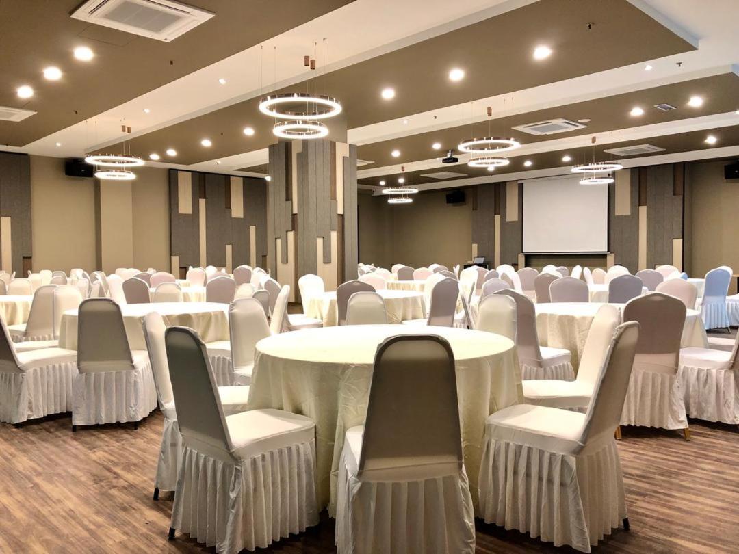 Frazel Inn Hotel Parit Buntar Kültér fotó